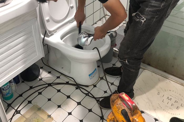 立山马桶堵塞自己疏通还是找师傅?专业上门服务让你省时更省心